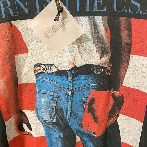 Daydreamer  Bruce Springsteen Unisex  Black and Red Graphic Tee - Picture 2 of 5